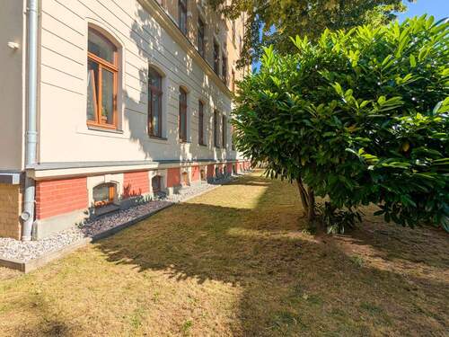 Vor dem Haus - 