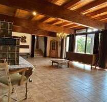 Viel Raum zum Leben – Zweifamilienhaus mit Nebengebäude auf großem Grundstück in ruhiger Randlage von Maßbach