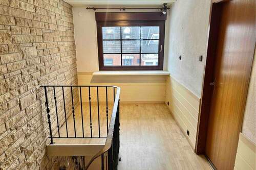 Flur im OG - Doppelhaushälfte mit 90,00 m&sup2; in Neumünster / Einfeld zum Kaufen