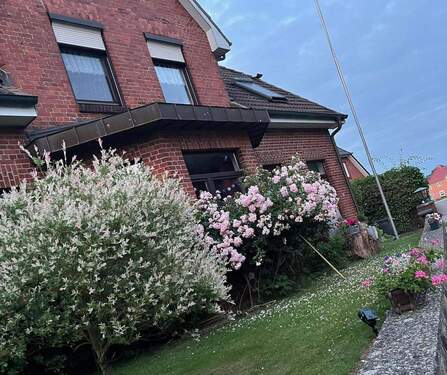 Bepflanzung vorne - Mehrfamilienhaus, Wohnhaus mit 240,00 m² in Lütau zum Kaufen
