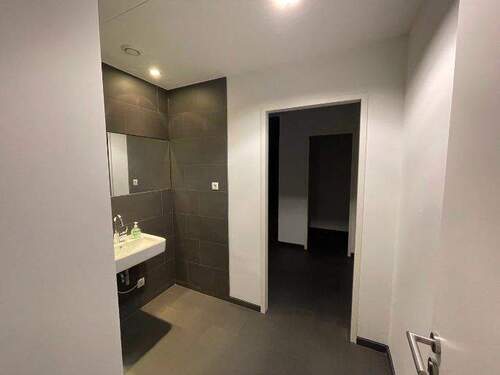 2 große Toiletten - Büro zur Miete in Frankfurt am Main