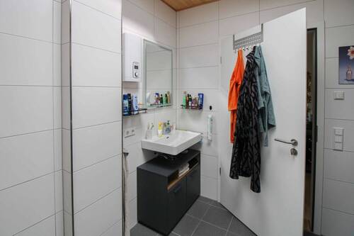 Badezimmer mit Oberlicht - 