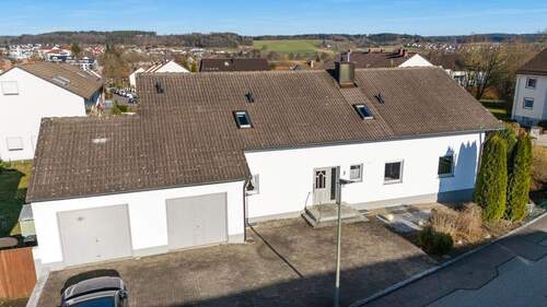 Luftbild Eingang/Garagen - 