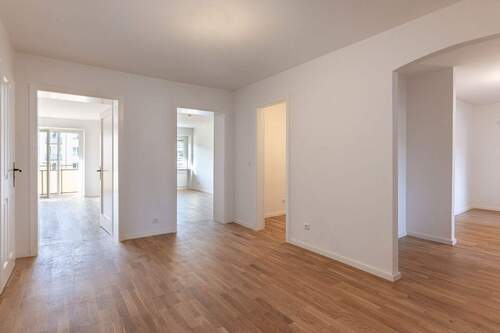 Großzügiger Flur - Etagenwohnung mit 129,00 m&sup2; in München zum Kaufen