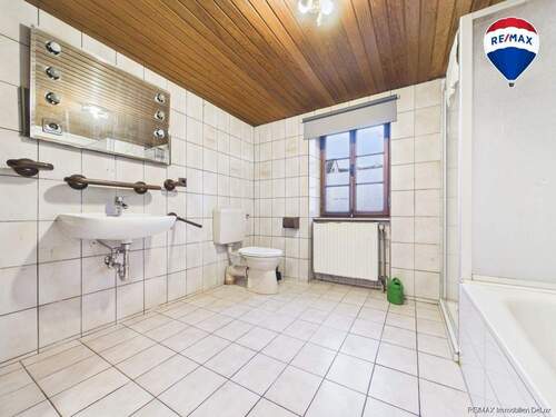 REMAX Immobilien DeLux Einfamilienhaus Küche Blieskastel Mark Matthias Borowicz - Einfamilienhaus mit 150,00 m&sup2; in Blieskastel zum Kaufen