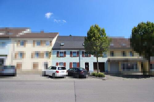 Ansicht - Ansprechendes Stadthaus - zentral und dennoch ruhig wohnen - mit Gartenoase und Garage im Herzen von Donaueschingen !