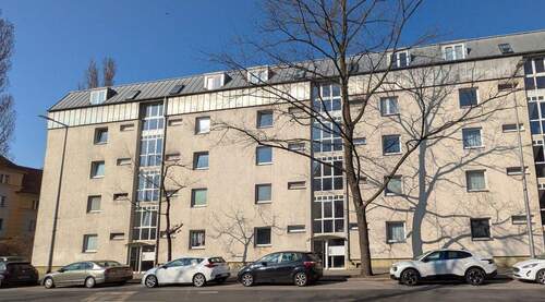 Straßenansicht - 2-Zimmer-Wohnung mit Balkon in Berlin-Spandau 