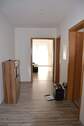 Flur mit Laminatbodenbelag - 