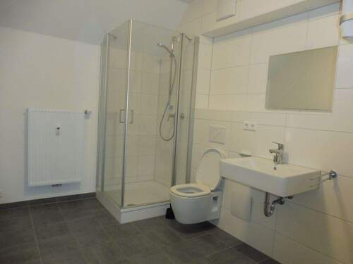 Bad mit Dusche/WC und Waschmaschinenanschluss - Etagenwohnung mit 82,70 m&sup2; in Bad Saulgau zur Miete