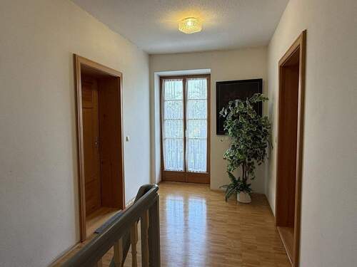 Flur mit Balkontüre - 