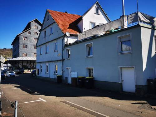 1.jpeg - Renovierte 2 Zi, Kü, Bad am Bahnhofsparkplatz