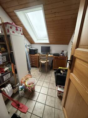 Hauswirtschaftsraum mit Fenster - 