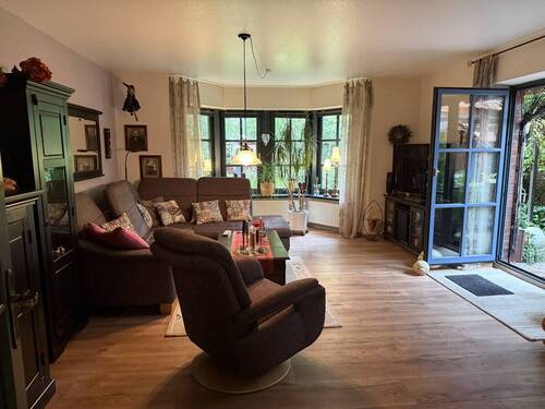 lichtdurchflutetes Wohnzimmer... - 5 Zimmer Mehrfamilienhaus, Wohnhaus zum Kaufen in Weyhe