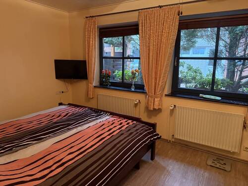 Schlafzimmer - Mehrfamilienhaus, Wohnhaus mit 150,00 m² in Weyhe zum Kaufen