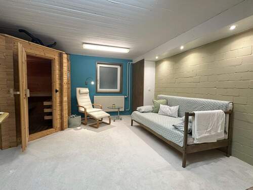 Keller - Sauna mit Ruheraum u. Dusche - 