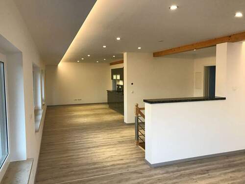 Flur.JPG - Etagenwohnung mit 148,50 m&sup2; in Dessau-Roßlau zur Miete