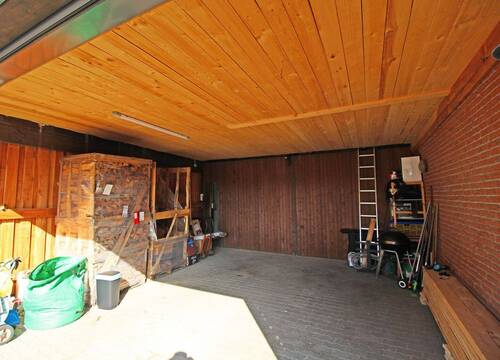 Doppelgarage mit elekrischem Tor - 