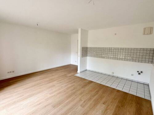 Wohn-/Ess-/Schlafbereich - Etagenwohnung mit 34,60 m² in Dresden zum Kaufen