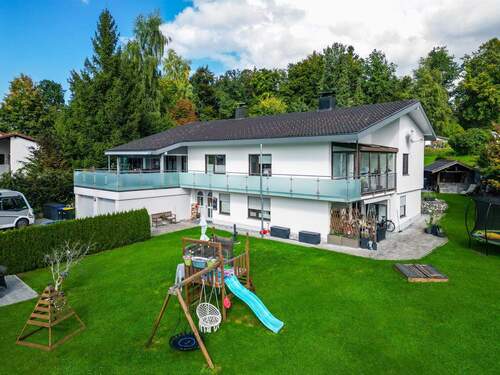 Hausansicht - Saniertes Einfamilienhaus mit ELW in bester Lage von Isny-Neutrauchburg, Bergblick
