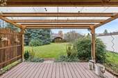 Terrasse mit Blickrichtung zum Garten - 