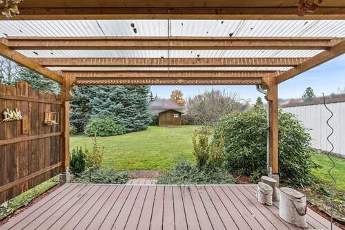 Terrasse mit Blickrichtung zum Garten - 