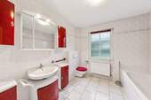 Bad mit Blickrichtung zum Fenster - 