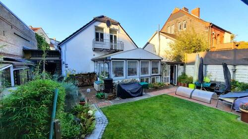 Blick in den Garten - 5 Zimmer Einfamilienhaus zum Kaufen in Schleswig