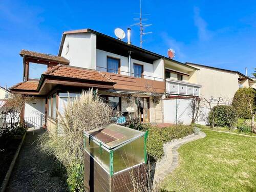 Rückwärtige Hausansicht - 7 Zimmer Doppelhaushälfte zum Kaufen in Weil am Rhein