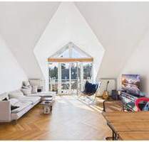 Stilvolle Dachgeschosswohnung mit Südbalkon im wunderschönen Untermenzing - München / Allach-Untermenzing