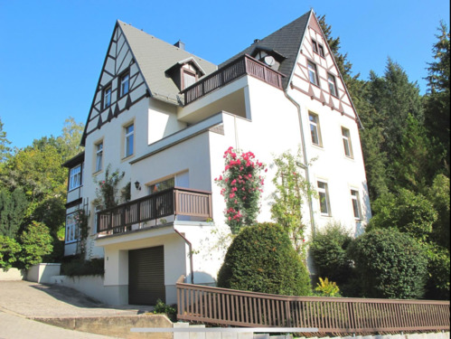 Hausansicht frontal - Kleine Perle, Spitzenlage Weißer Hirsch !! Tolle Single-Wohnung mit 2,5 Zimmern und Ausblick !!