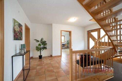Bild 3 - 8 Zimmer Einfamilienhaus in Tengen