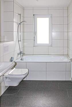 Tageslichtbad mit Wanne - 