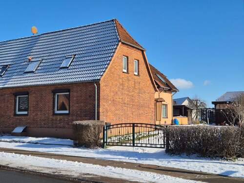 2 - 5 Zimmer Doppelhaushälfte zum Kaufen in Sternberg