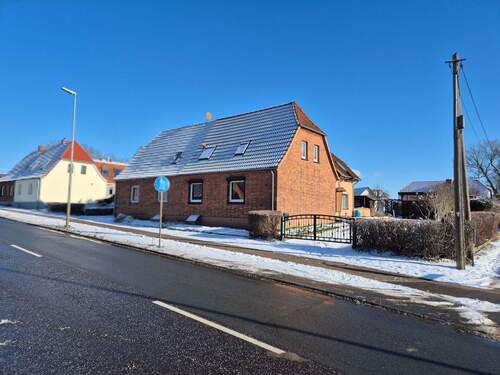 3 - 5 Zimmer Doppelhaushälfte in Sternberg