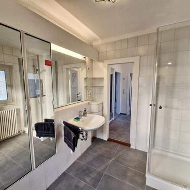 modernisiertes Duschbad - 