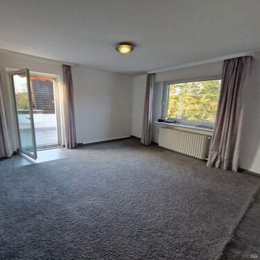 schönes Zimmer mit Balkonzugang - 