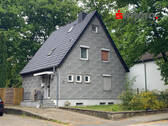 Frontansicht mit Logo - 5 Zimmer Einfamilienhaus zum Kaufen in Eschweiler