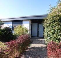 Endbungalow mit sonnigem Garten - modernisiertes Zuhause in ruhiger Lage von Bremen-Blockdiek