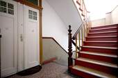 Treppenhaus - Sehr schöne 2-Zimmer-Altbauwohnung in bester Lage von Rathenow
