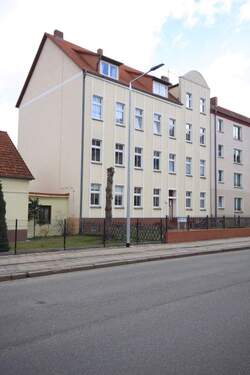 Hausansicht - 2 Zimmer Etagenwohnung zur Miete in Rathenow