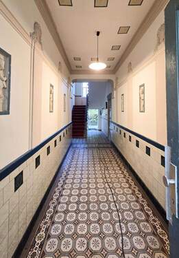 Hauseingang - Wertbeständige 3-Zi-Whg mit Balkon im Englischen Viertel