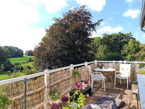 Blick vom Balkon ins Grüne - 