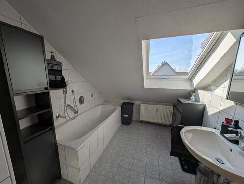 Bad mit Fenster - Etagenwohnung mit 59,00 m&sup2; in Bibertal zum Kaufen