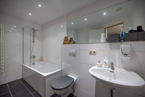 Badezimmer (Wohnung Nr. 2) - 