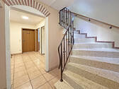 Flur und Treppe - 
