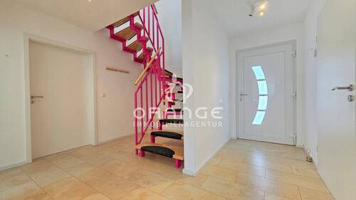 Diele, Garderobe & Treppenhaus - 