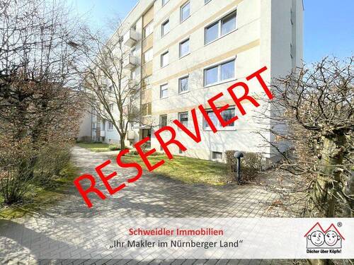 Objekt ist reserviert - Sanier mich: 130 m² große 5-Zimmer-Wohnung mit Balkon, TG-Stellplatz u.v.m. in Nürnberg-Erlenstegen