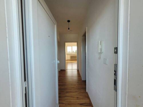 Flur_Wohnung_ - 2 Zimmer Etagenwohnung zum Kaufen in Bielefeld