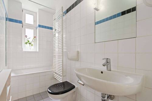 Wannenbad mit Tageslicht - 