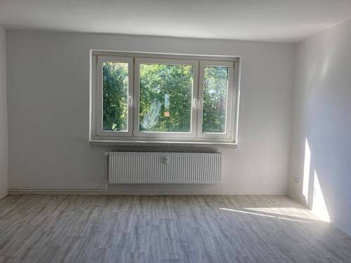 Wohnzimmer - Etagenwohnung mit 79,70 m&sup2; in Angermünde zur Miete